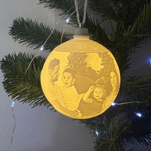 3D personaliziran obesek z led osvetlitvijo.